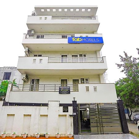 Fabhotel White House Bnb - Nr Yashobhoomi Convention Centre デリー エクステリア 写真