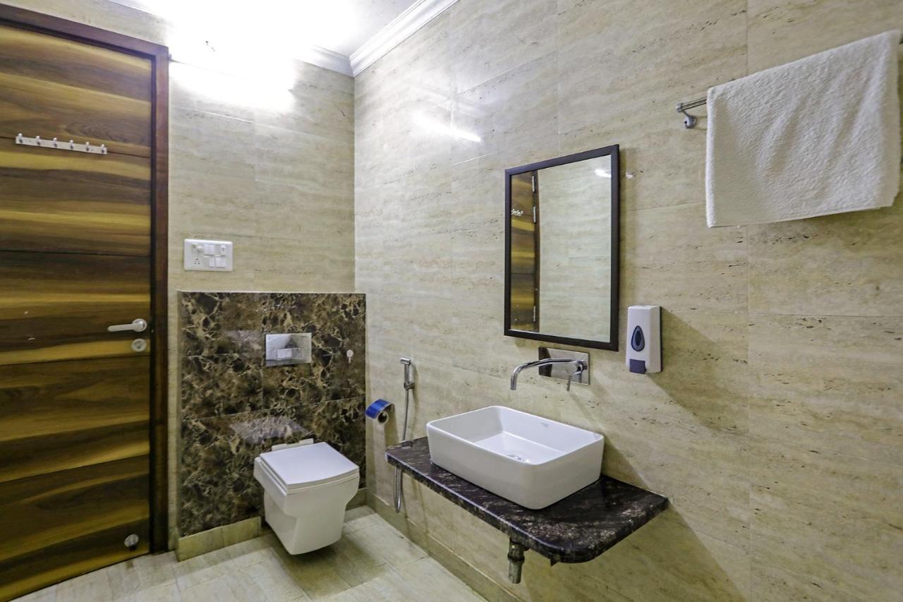 Fabhotel White House Bnb - Nr Yashobhoomi Convention Centre デリー エクステリア 写真