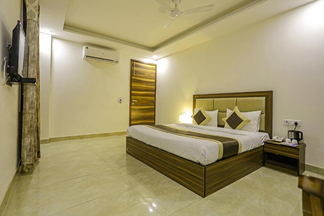 Fabhotel White House Bnb - Nr Yashobhoomi Convention Centre デリー エクステリア 写真