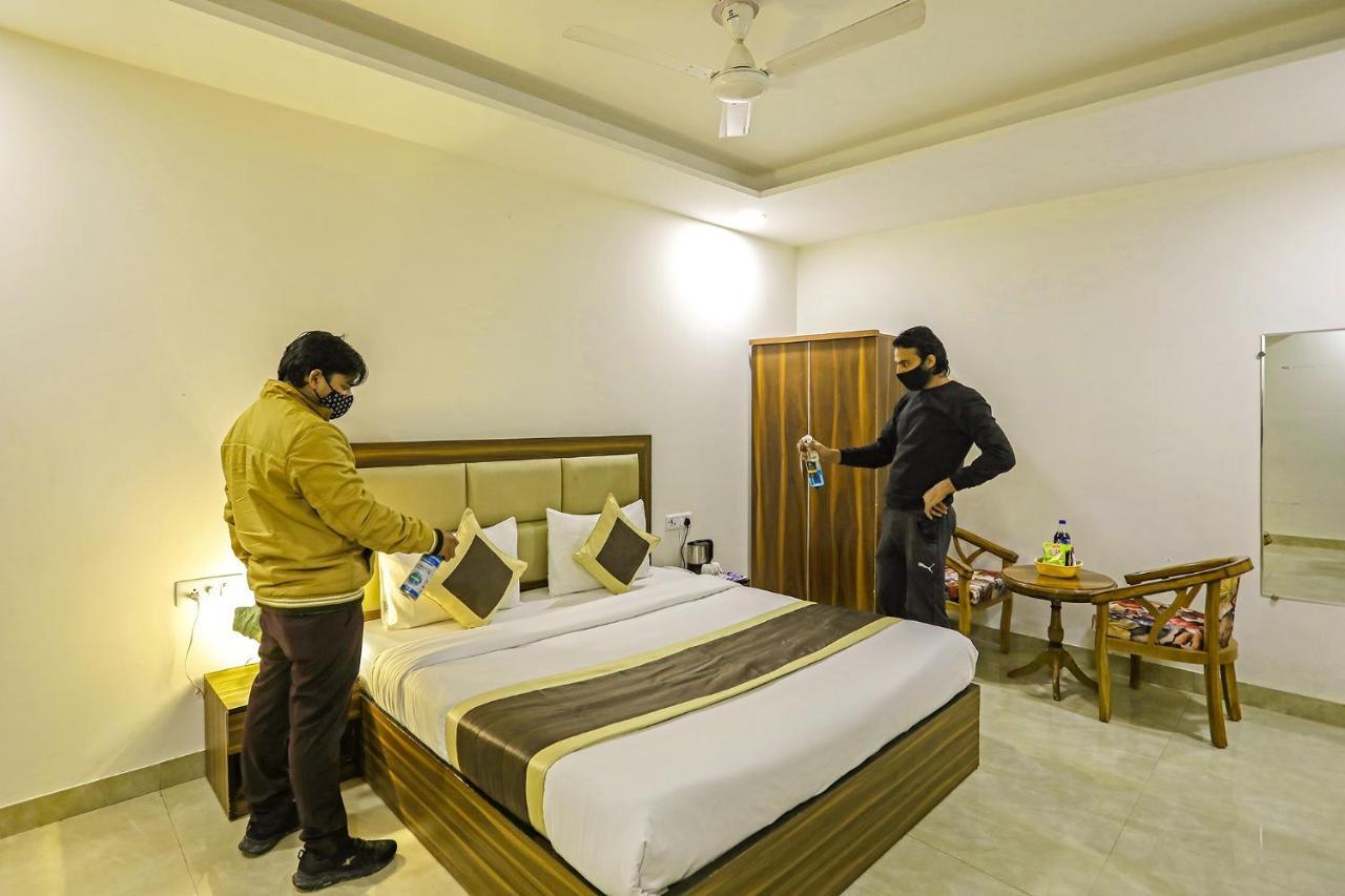 Fabhotel White House Bnb - Nr Yashobhoomi Convention Centre デリー エクステリア 写真