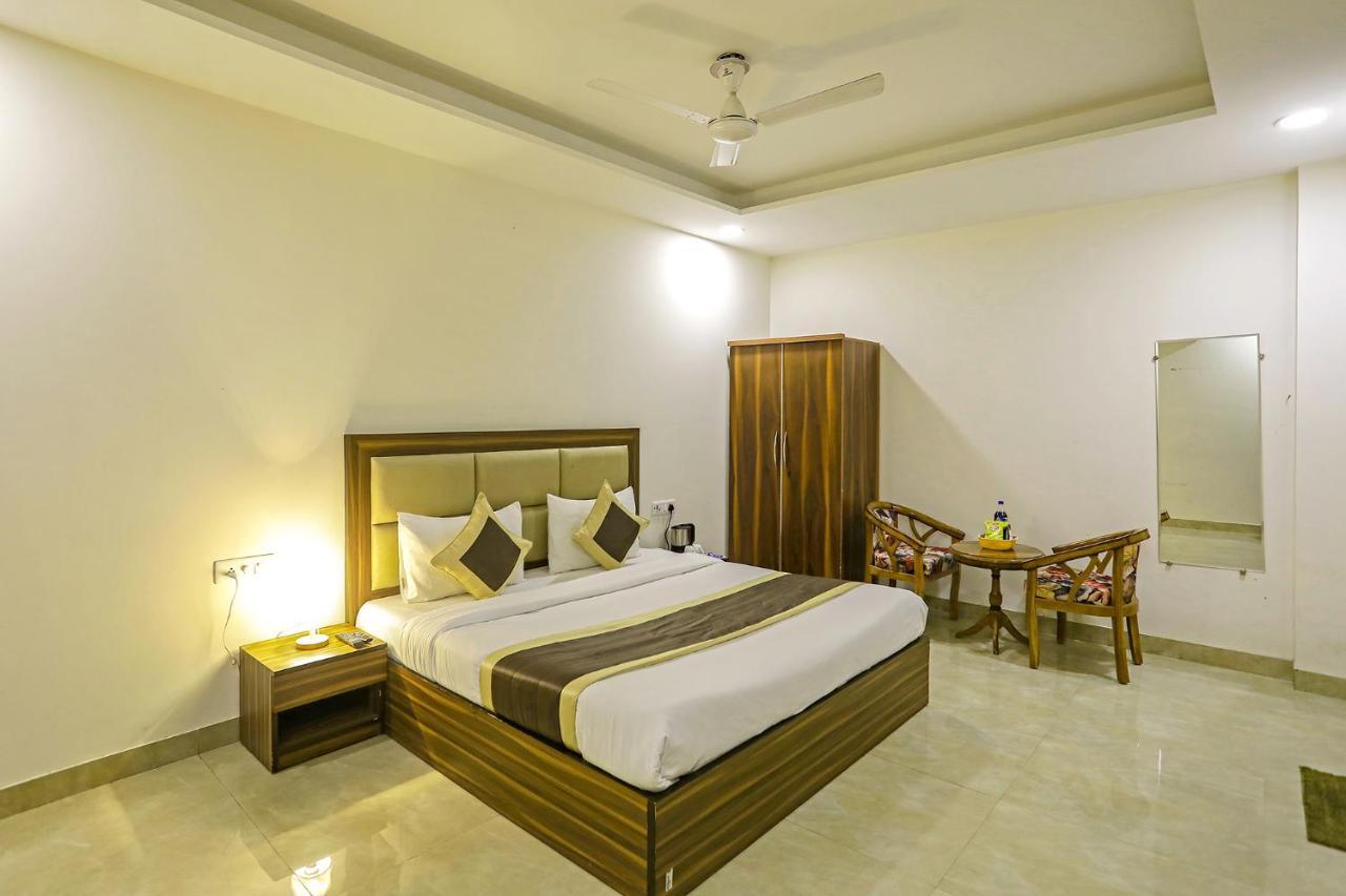 Fabhotel White House Bnb - Nr Yashobhoomi Convention Centre デリー エクステリア 写真