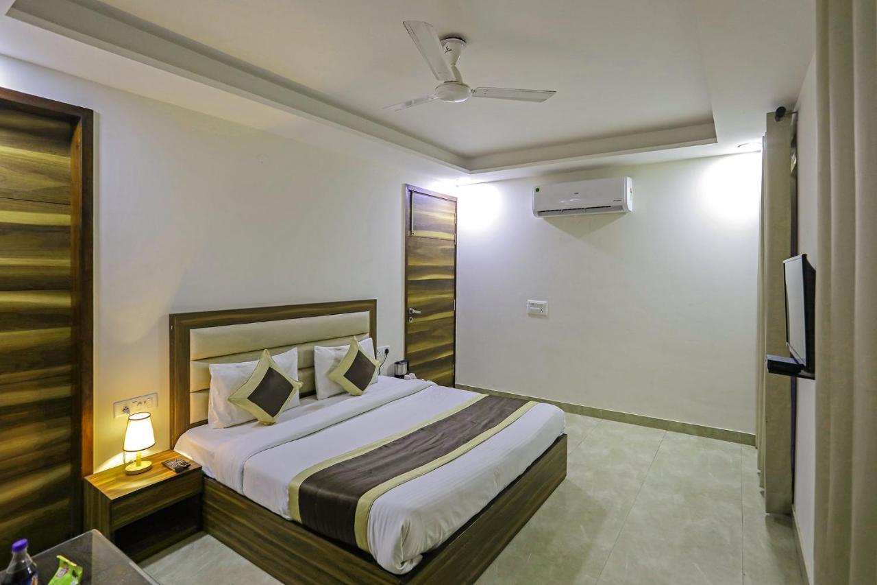 Fabhotel White House Bnb - Nr Yashobhoomi Convention Centre デリー エクステリア 写真