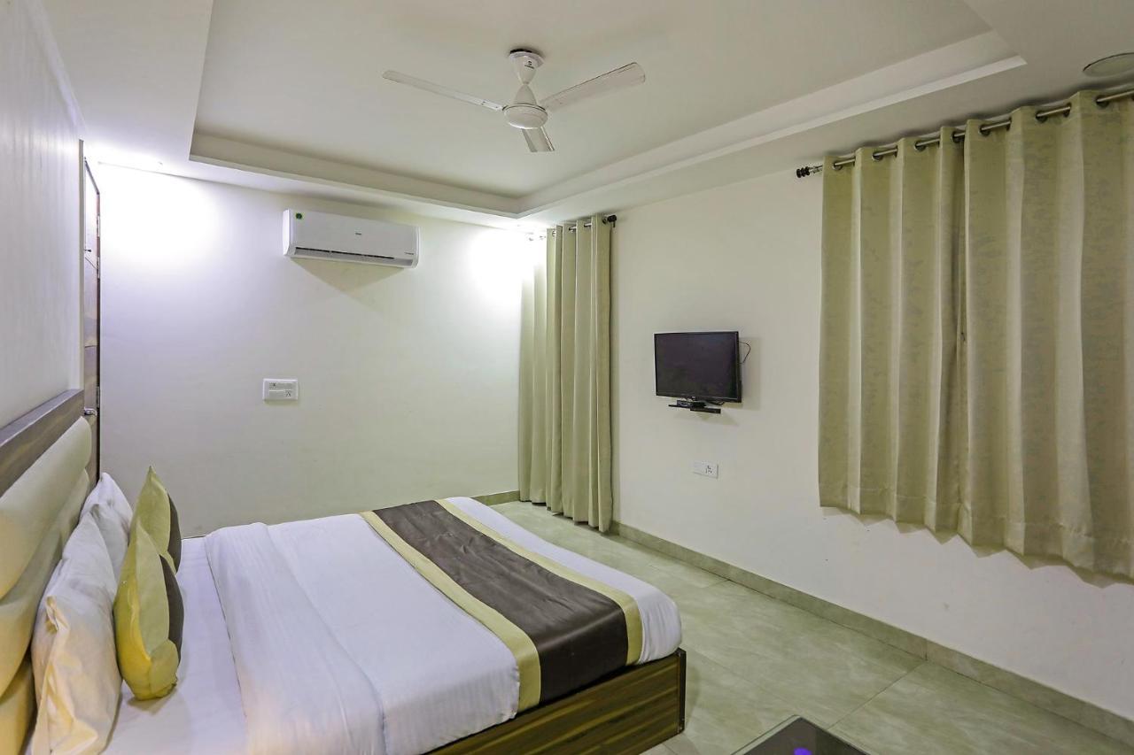 Fabhotel White House Bnb - Nr Yashobhoomi Convention Centre デリー エクステリア 写真