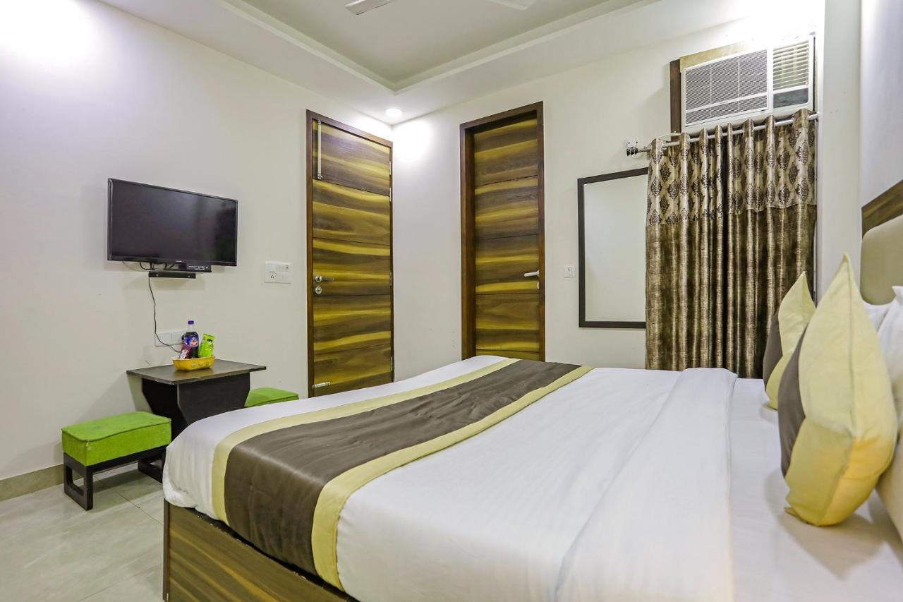 Fabhotel White House Bnb - Nr Yashobhoomi Convention Centre デリー エクステリア 写真