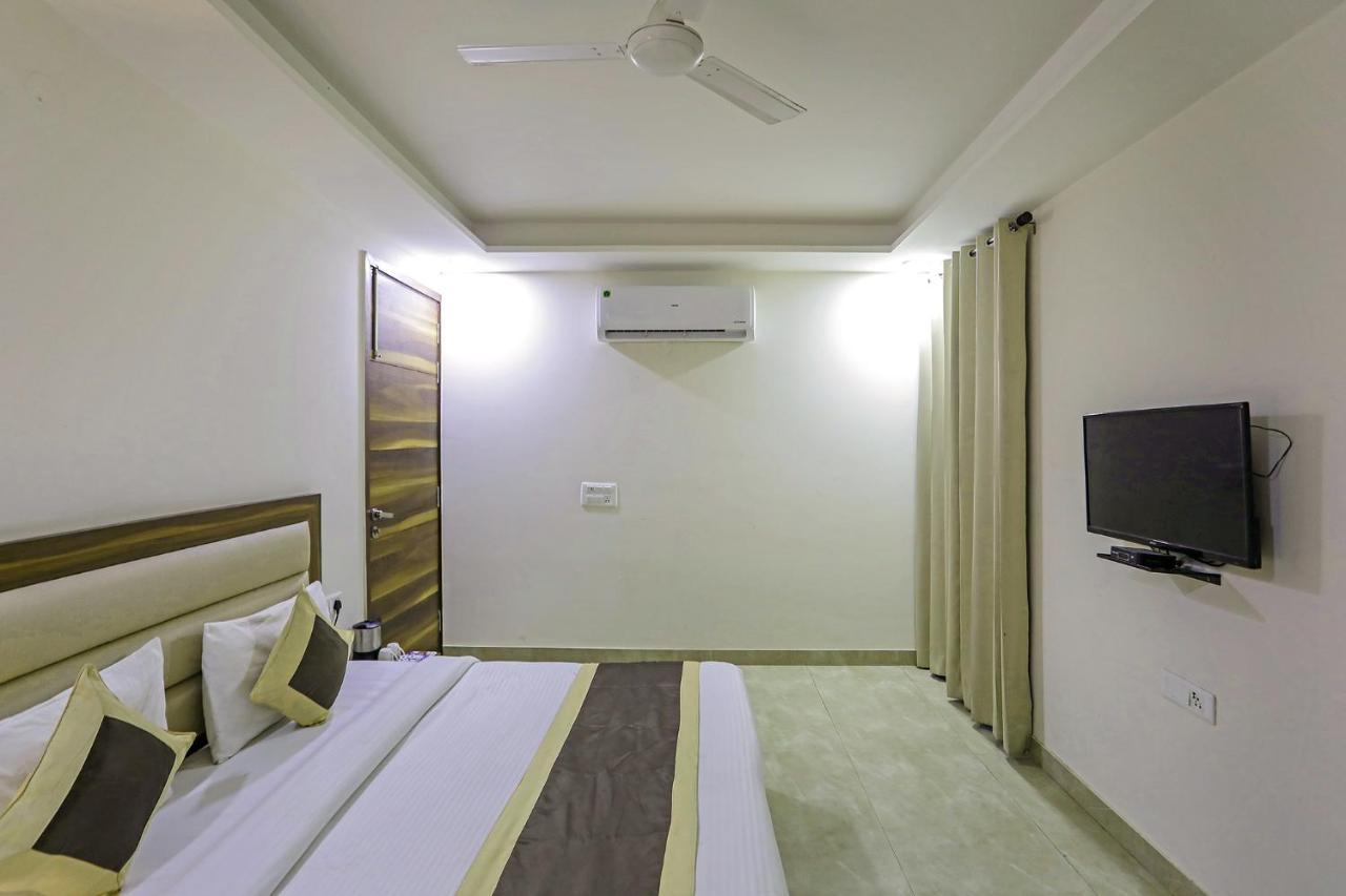 Fabhotel White House Bnb - Nr Yashobhoomi Convention Centre デリー エクステリア 写真